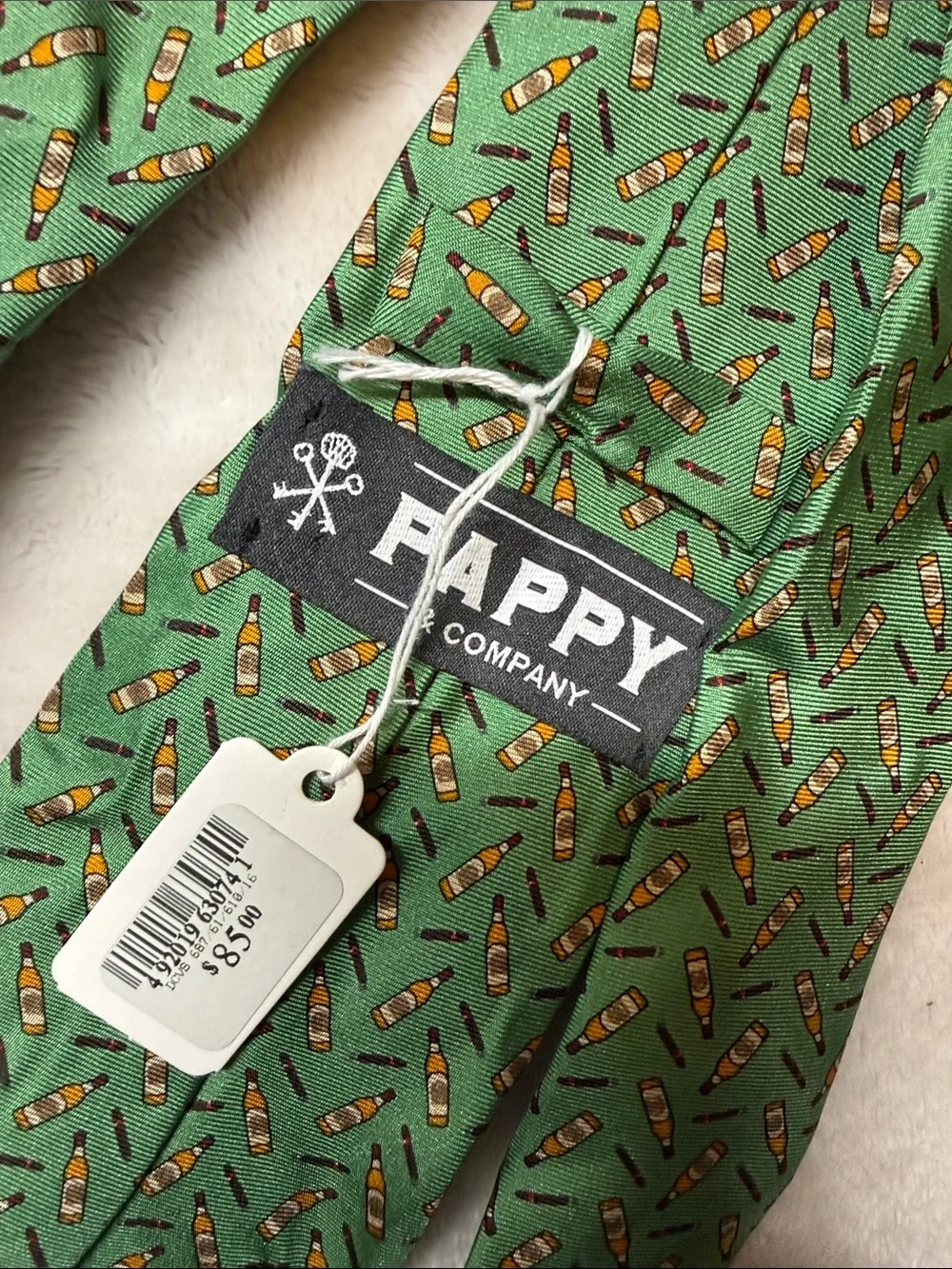 ⭐️NWT Pappy & Company green mens tie with all over bourbon bottles and cigars
